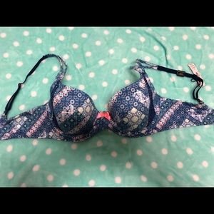 NWT victoria secret bra!!